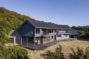 Casa de 400 mts. construidos en sectror de Tey, terreno de 3.5 Hectáreas