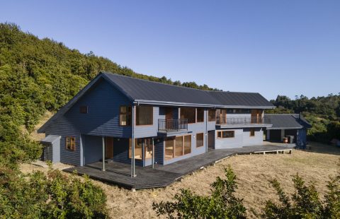 Casa de 400 mts. construidos en sectror de Tey, terreno de 3.5 Hectáreas