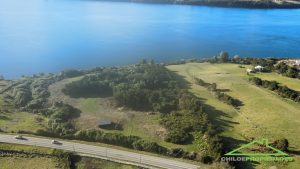 Terreno de 3 hectáreas en Pucatué, Chiloé, con 105 metros de borde mar