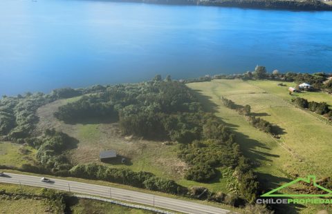 Terreno de 3 hectáreas en Pucatué, Chiloé, con 105 metros de borde mar