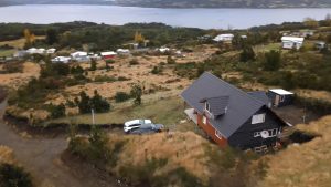 🌿 Parcela de 1,76 hectáreas con hermosa vista, bosque nativo y casa acogedora en Curanué – Quellón, Chiloé 🌿