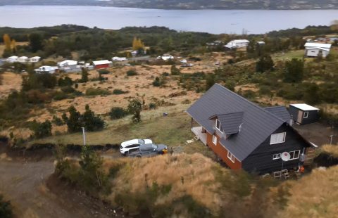 🌿 Parcela de 1,76 hectáreas con hermosa vista, bosque nativo y casa acogedora en Curanué – Quellón, Chiloé 🌿