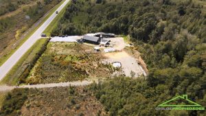 Terreno Industrial Ruta 5 de 1 Hectárea con Amplias Instalaciones – Sector Butalcura, Chiloé
