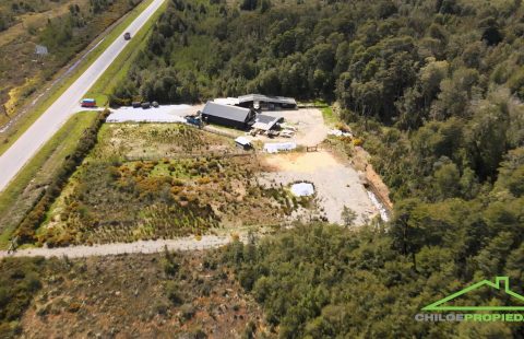 Terreno Industrial Ruta 5 de 1 Hectárea con Amplias Instalaciones – Sector Butalcura, Chiloé