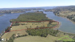 🌊 Campo borde mar en venta en Isla Mechuque – 4,5 hectáreas con casas y servicios